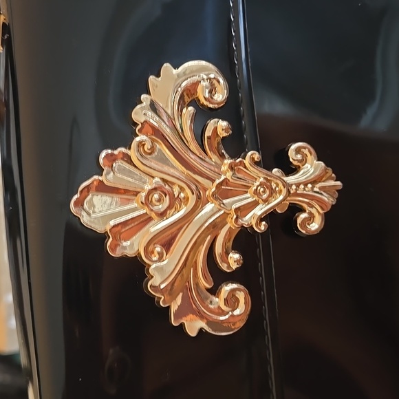 Small Vintage Inspired Laquered Black Bag with Chain, NWT - Picture 9 of 10